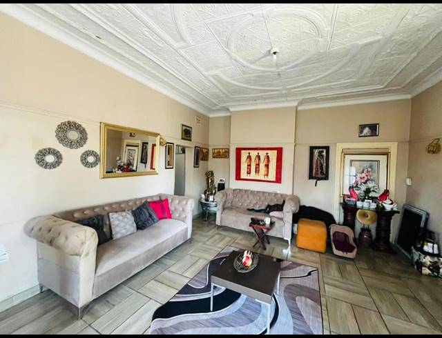 10 BEDROOM HOUSE FOR SALE IN KENILWORTH
